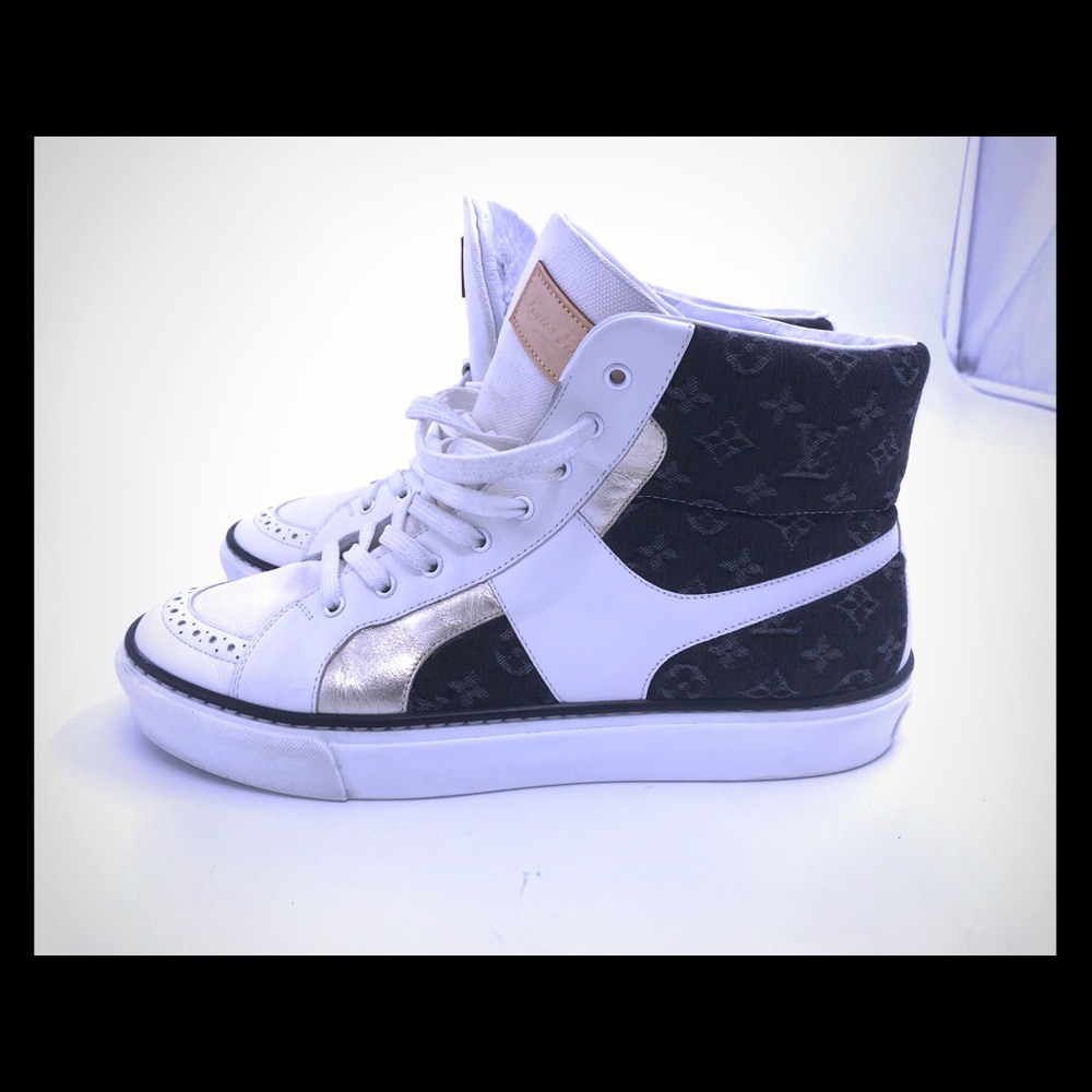 Louis Vuitton Women’s Classic Monogram Sneaker